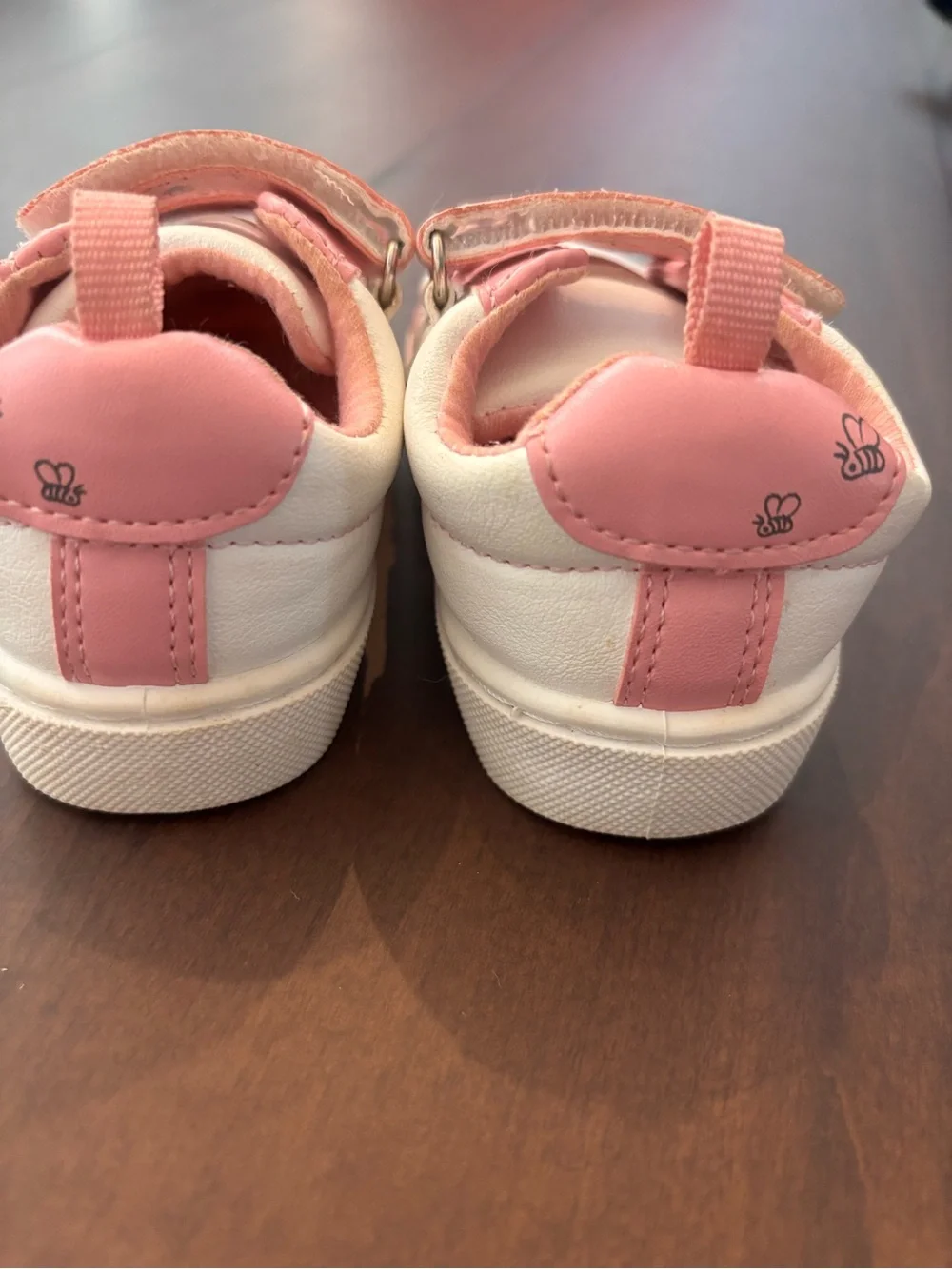 Disney Baby White and Pink Winnie-The-Pooh Velcro Sneakers size 4